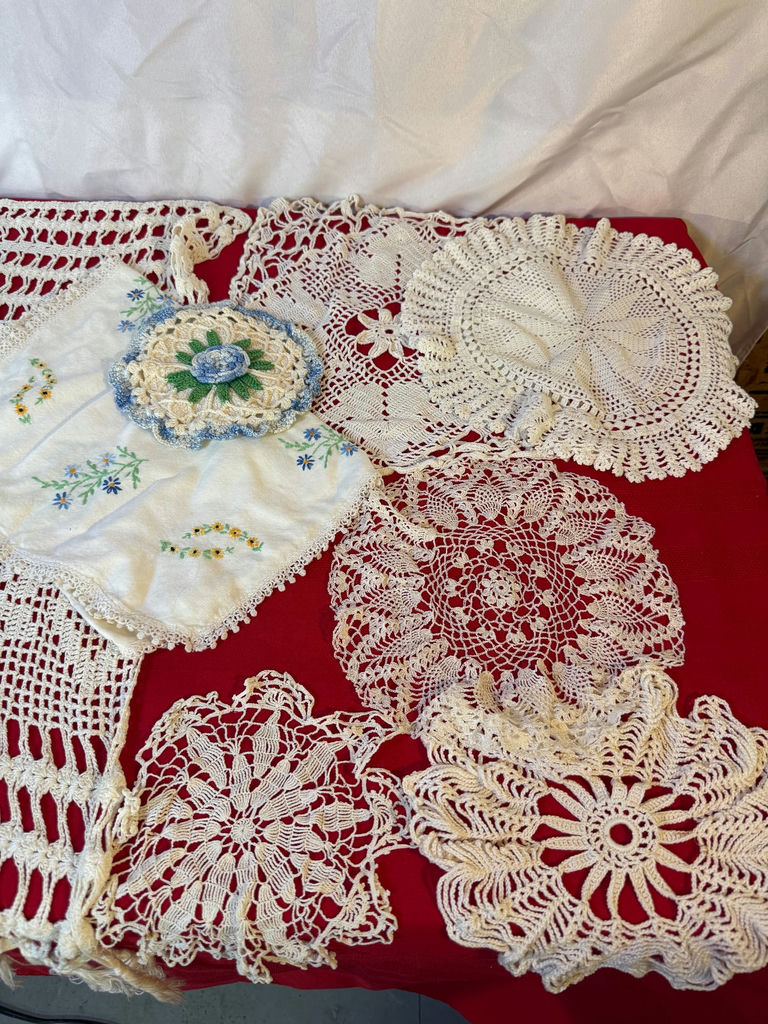 Vintage Lace And Linens - image 2 of 9