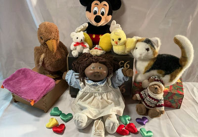 Assorted plush toys and a cloth doll - Image 1 of 7