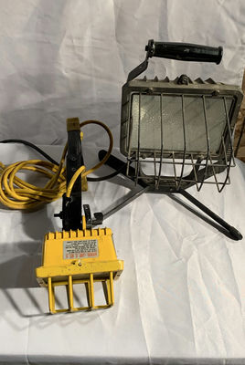 Halogen Work Lights - Image 1 of 6
