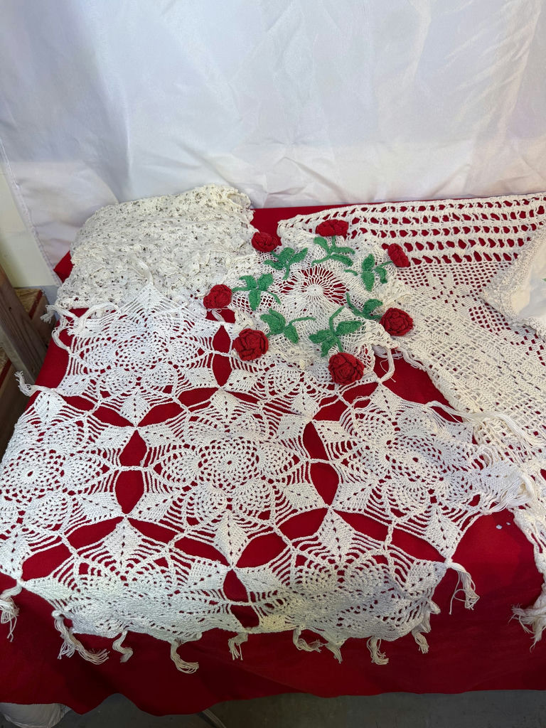 Vintage Lace And Linens - image 4 of 9