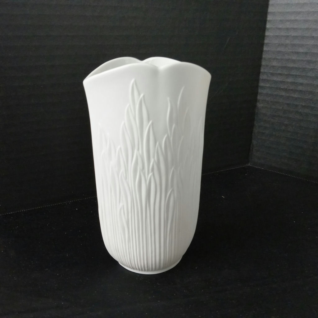 Kaiser Porzellan Vases - image 5 of 16