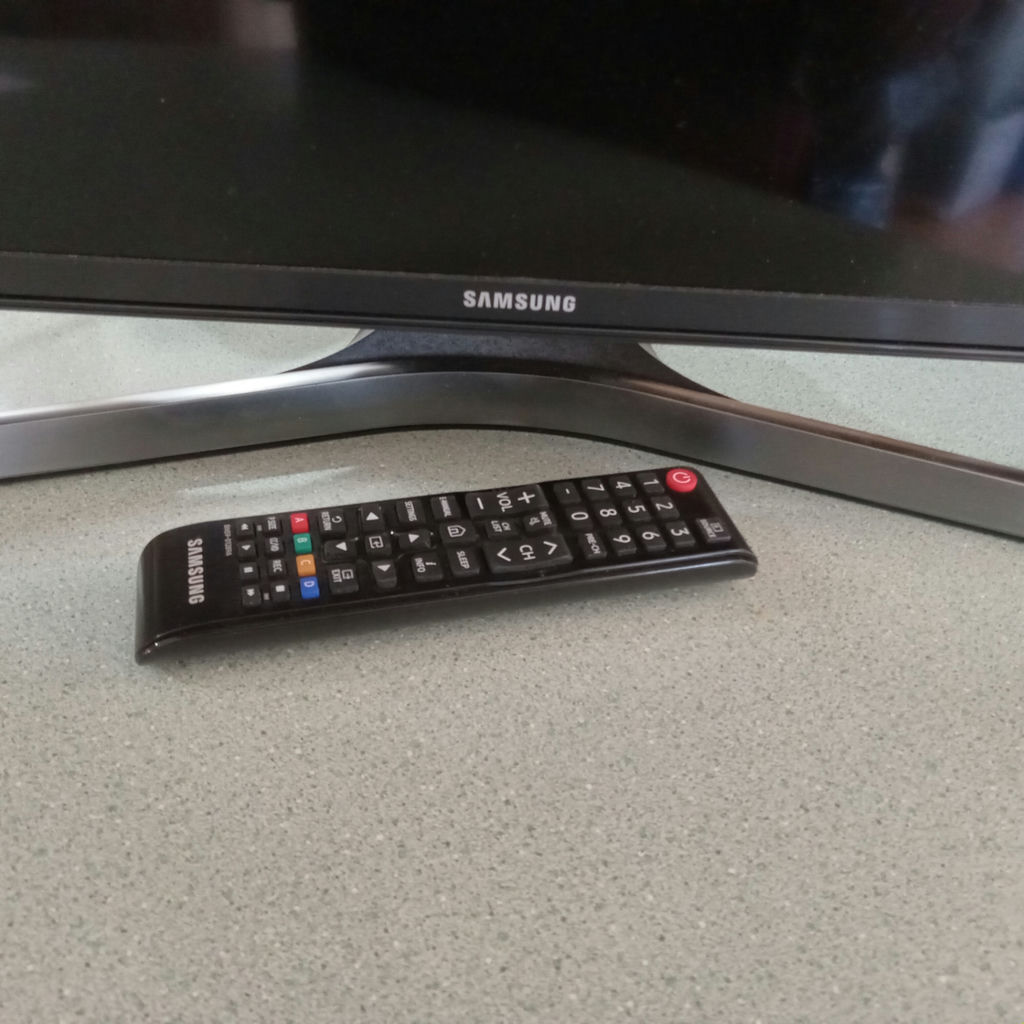 Samsung 40-inch 4K UHD Smart LED TV - image 4 of 5