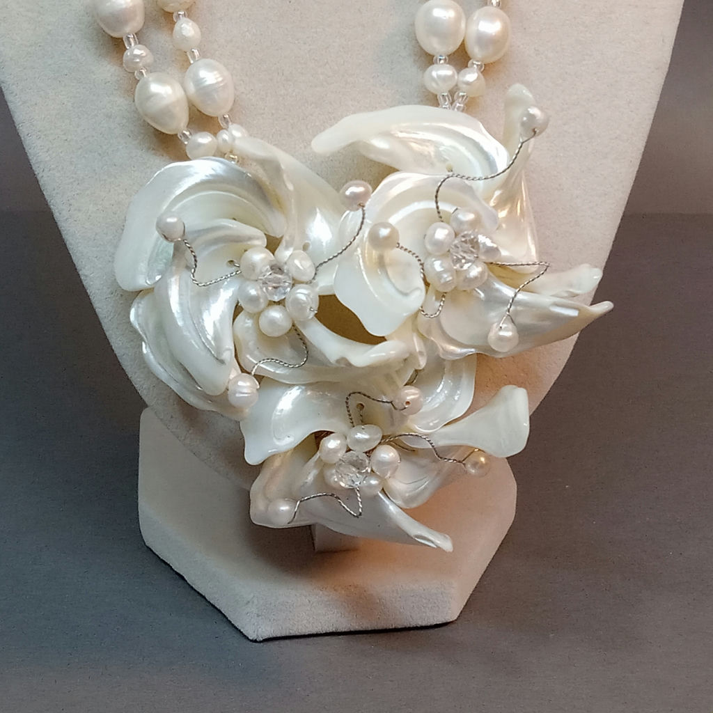 Hand Beaded Floral Jewelry - Pearls & Shells - image 11 of 16
