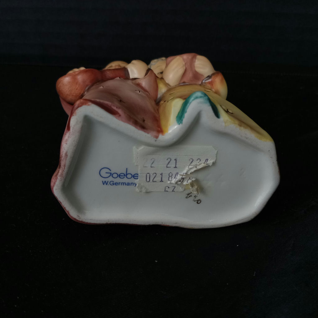 Hummel Figurines - image 15 of 16