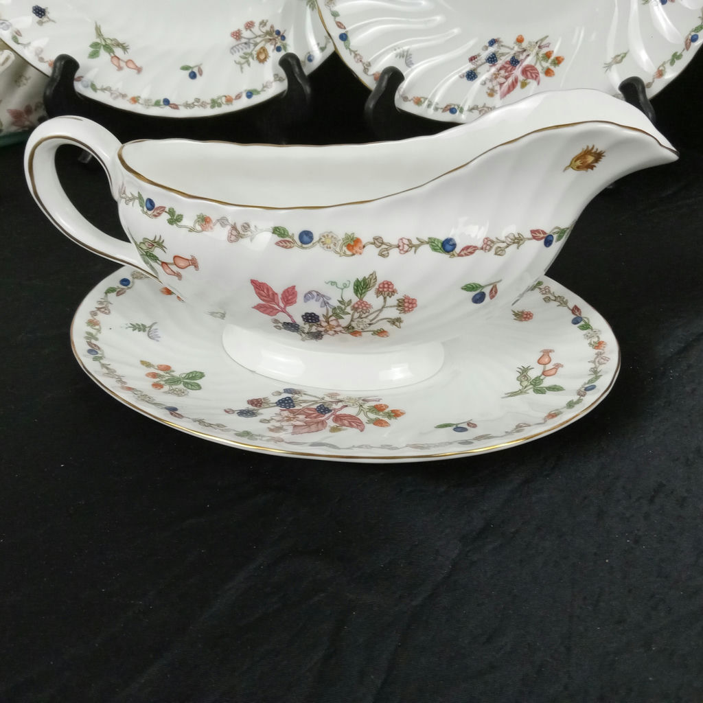 Aynsley China Somerset Blackberry Hostess Pieces - image 4 of 12