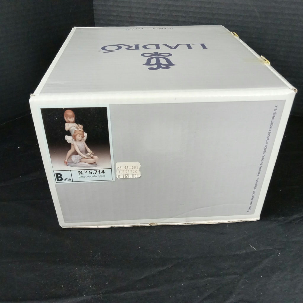 Lladro Ballet Dancers w/Flowers Figurine - image 6 of 6