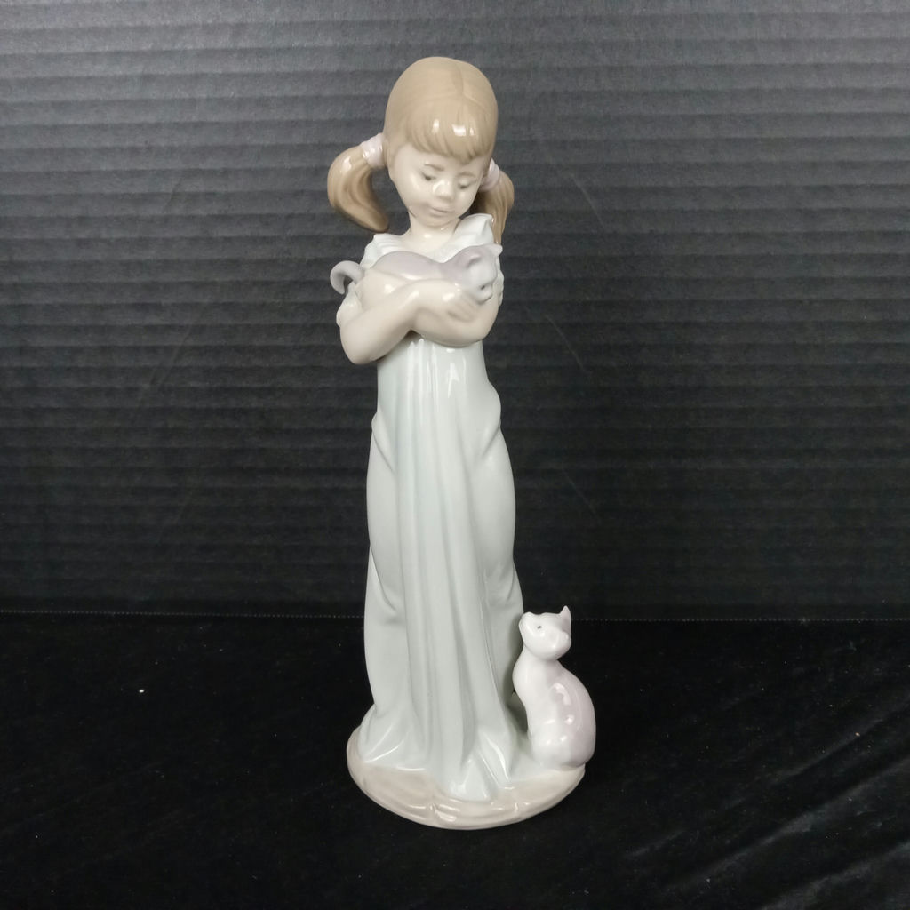 Lladro Girl w/Cat & Playful Kitten Figurines - image 6 of 12