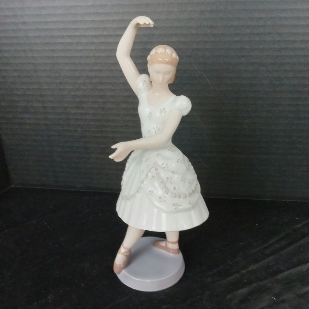 Vintage B & G Figurines - image 6 of 9