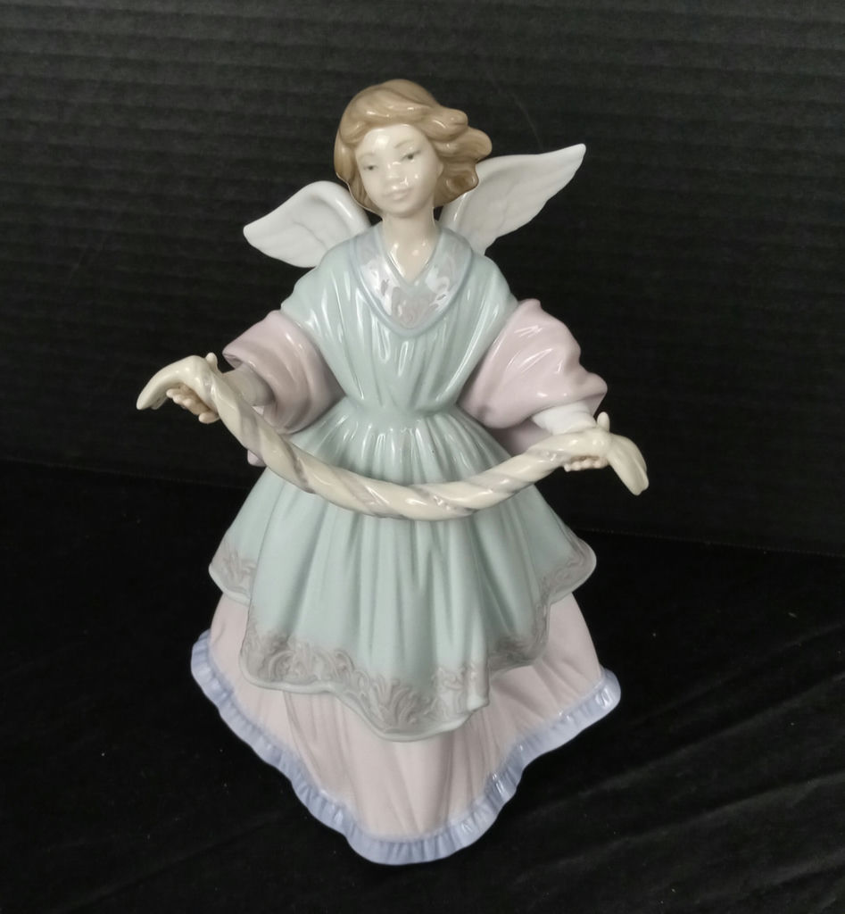 Lladro Angel w/Garland Figurine - image 1 of 6