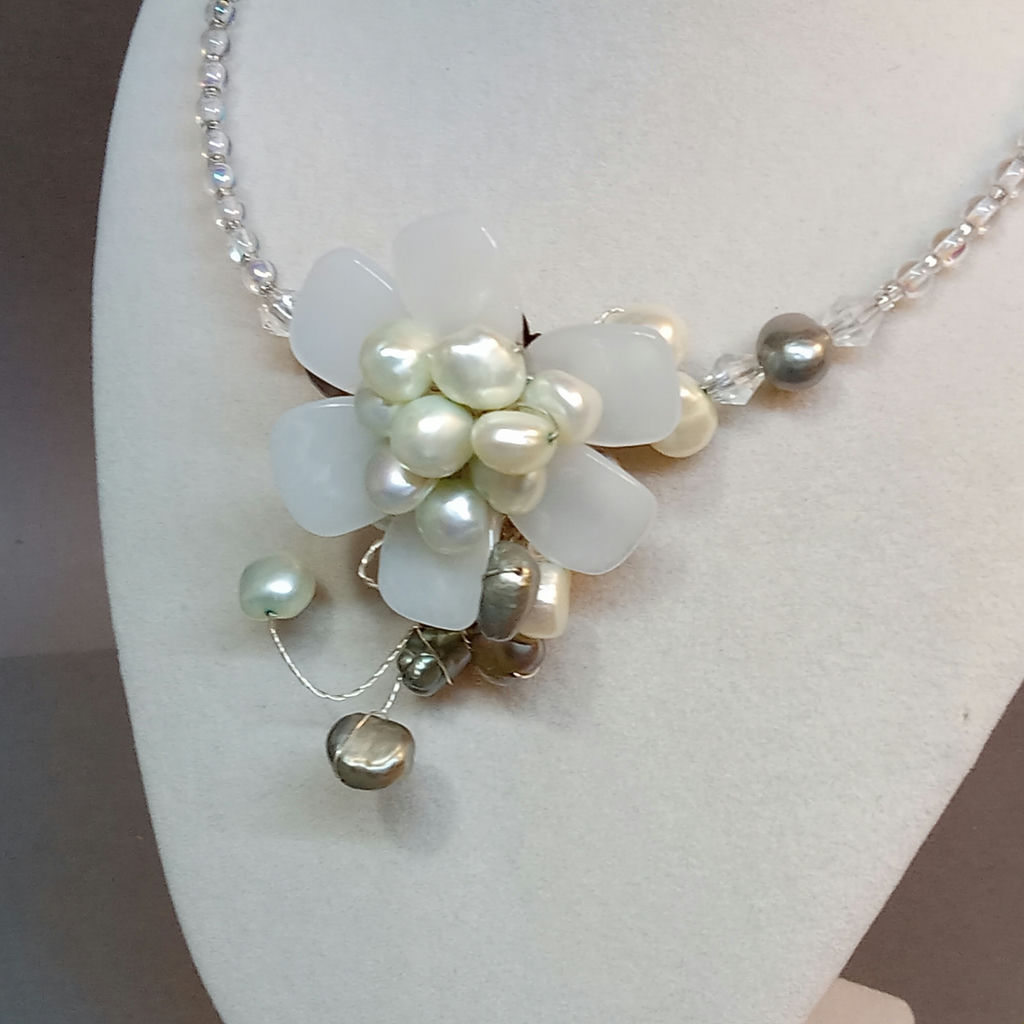 Hand Beaded Floral Jewelry - Pearls & Shells - image 15 of 16