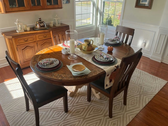 Country Style Dining Table & Chairs - image 1 of 4