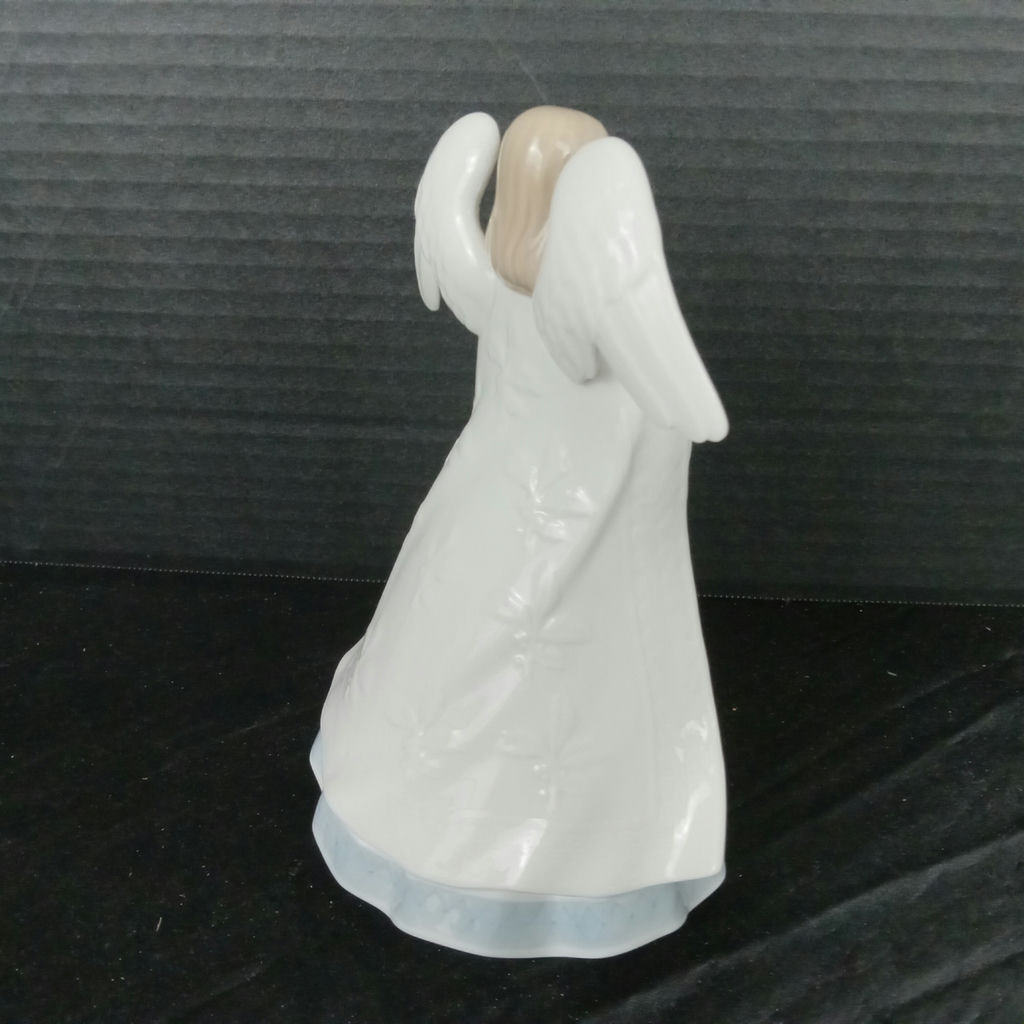 Lladro Angel w/Mandolin Figurine - image 3 of 6