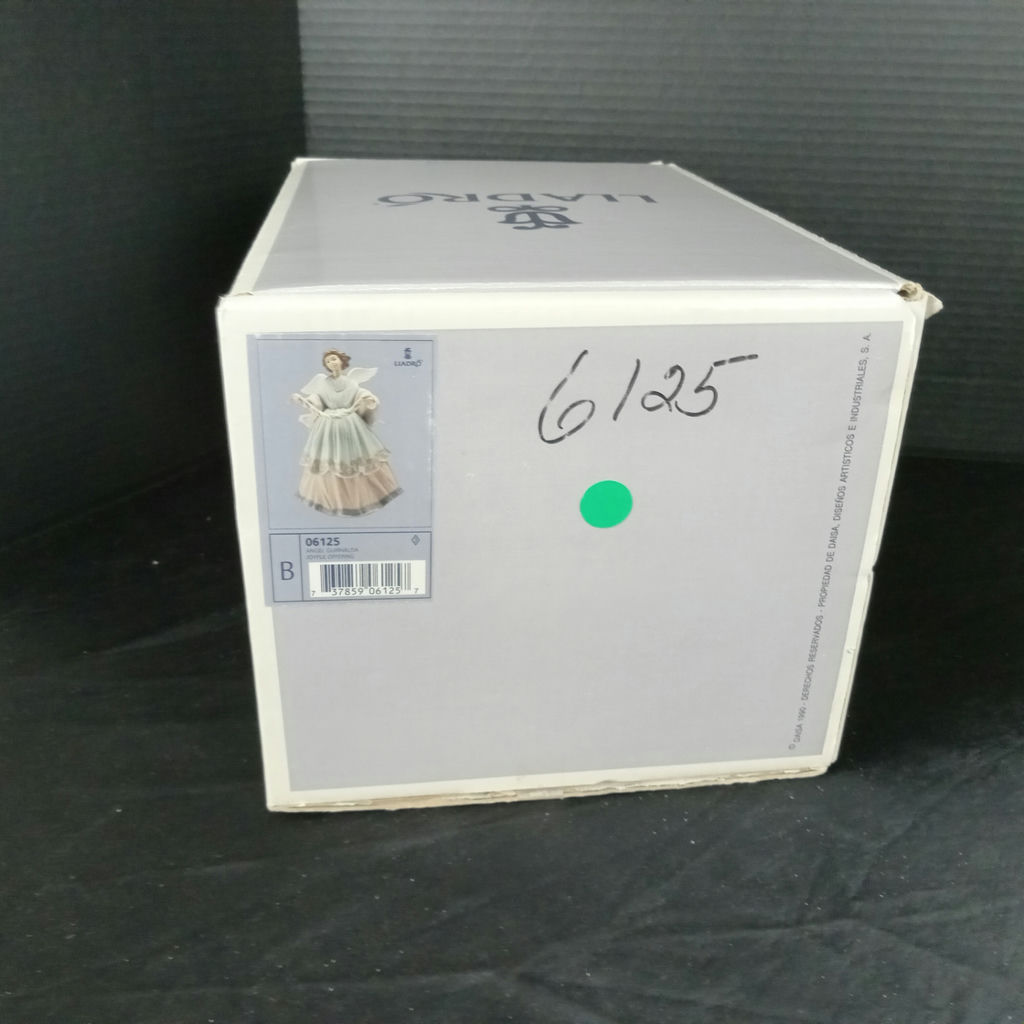Lladro Angel w/Garland Figurine - image 6 of 6