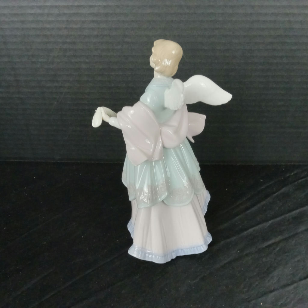 Lladro Angel w/Garland Figurine - image 4 of 6