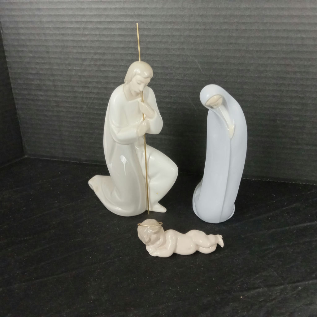 Lladro Nativity Figurines - image 1 of 12