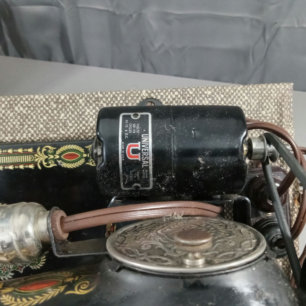 Antique Singer Sewing Machine - image 10 of 15