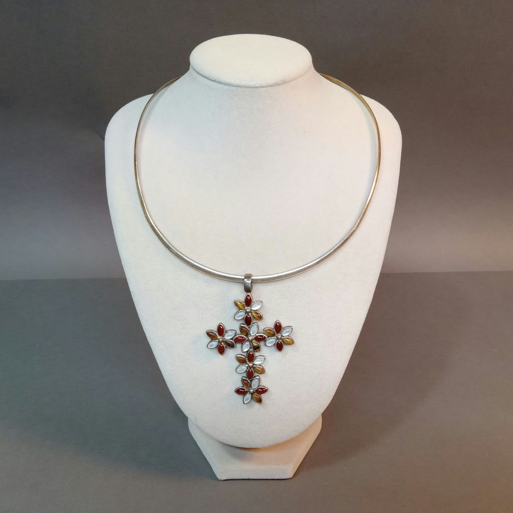 Bohemian Cross & More (STR 23.6dwt) - image 2 of 15