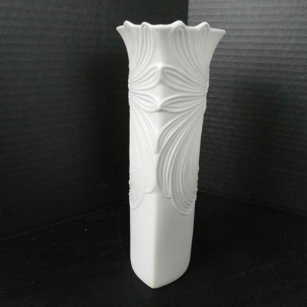 Kaiser Porzellan Bisque Vases - image 4 of 12