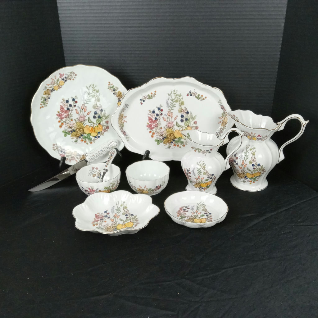 Aynsley China Somerset Hostess Pieces - image 1 of 17
