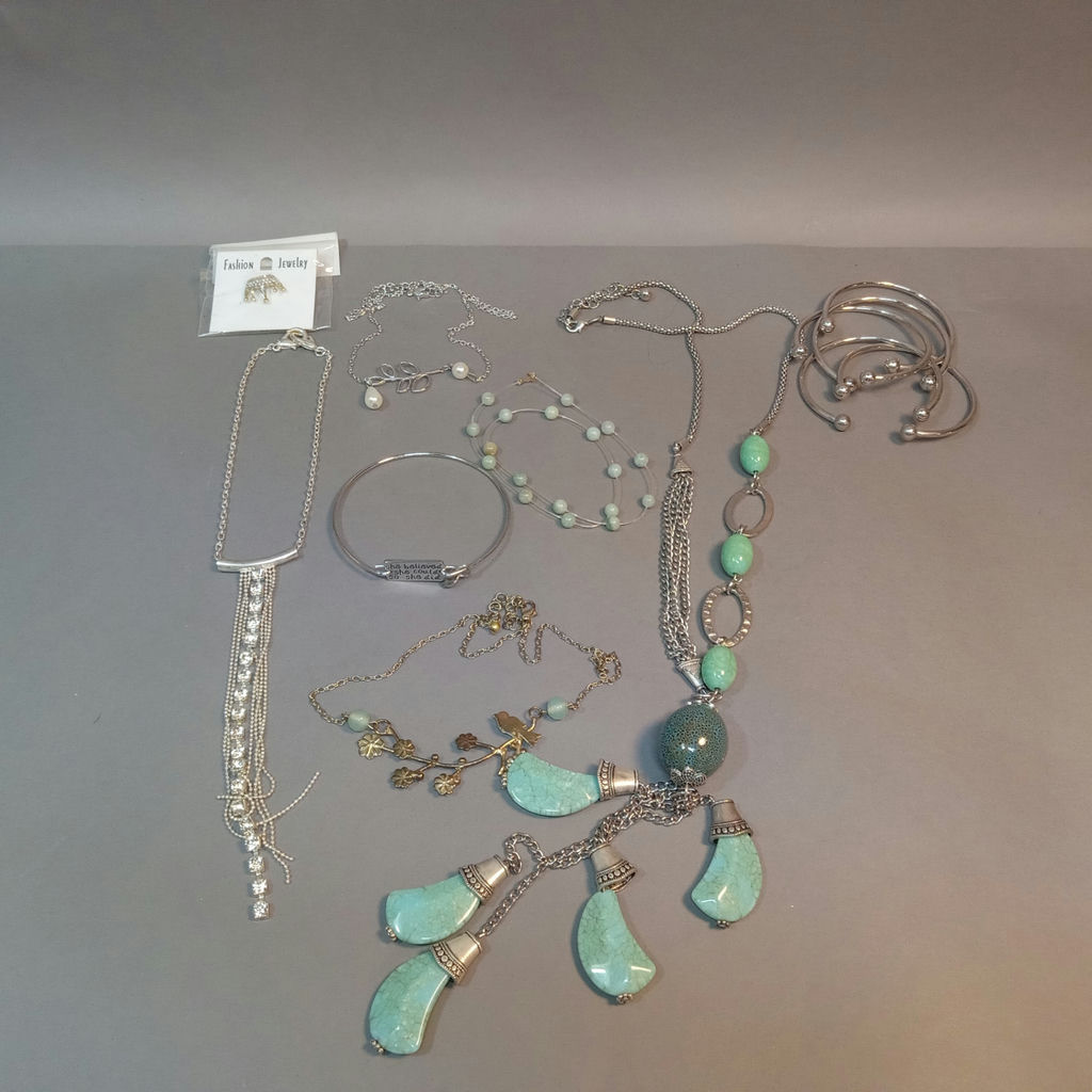 Vintage & Contemporary Costume Jewelry - image 10 of 20