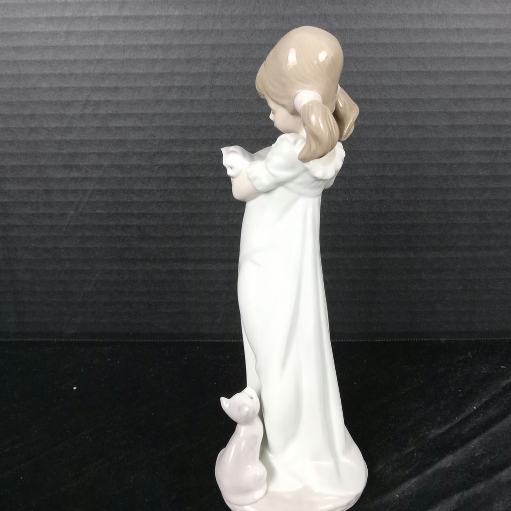 Lladro Girl w/Cat & Playful Kitten Figurines - image 8 of 12