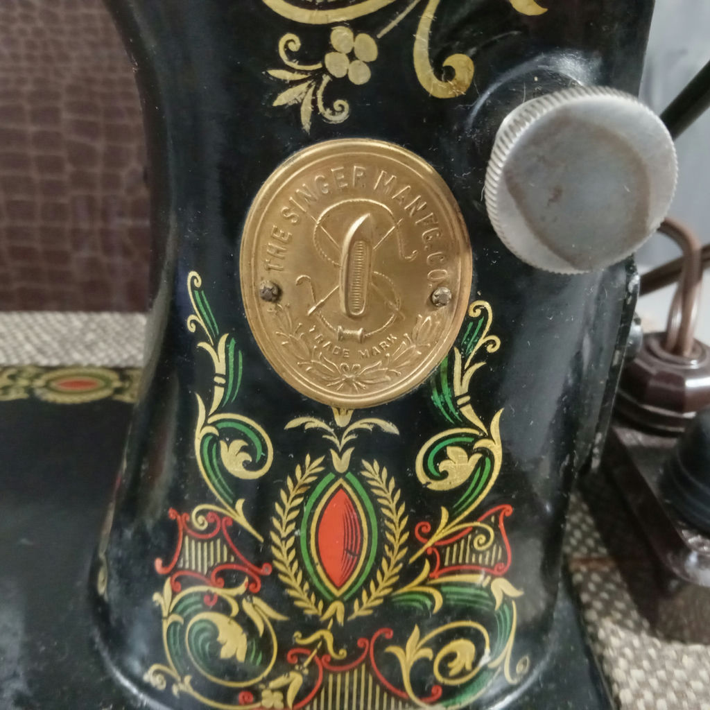 Antique Singer Sewing Machine - image 3 of 15