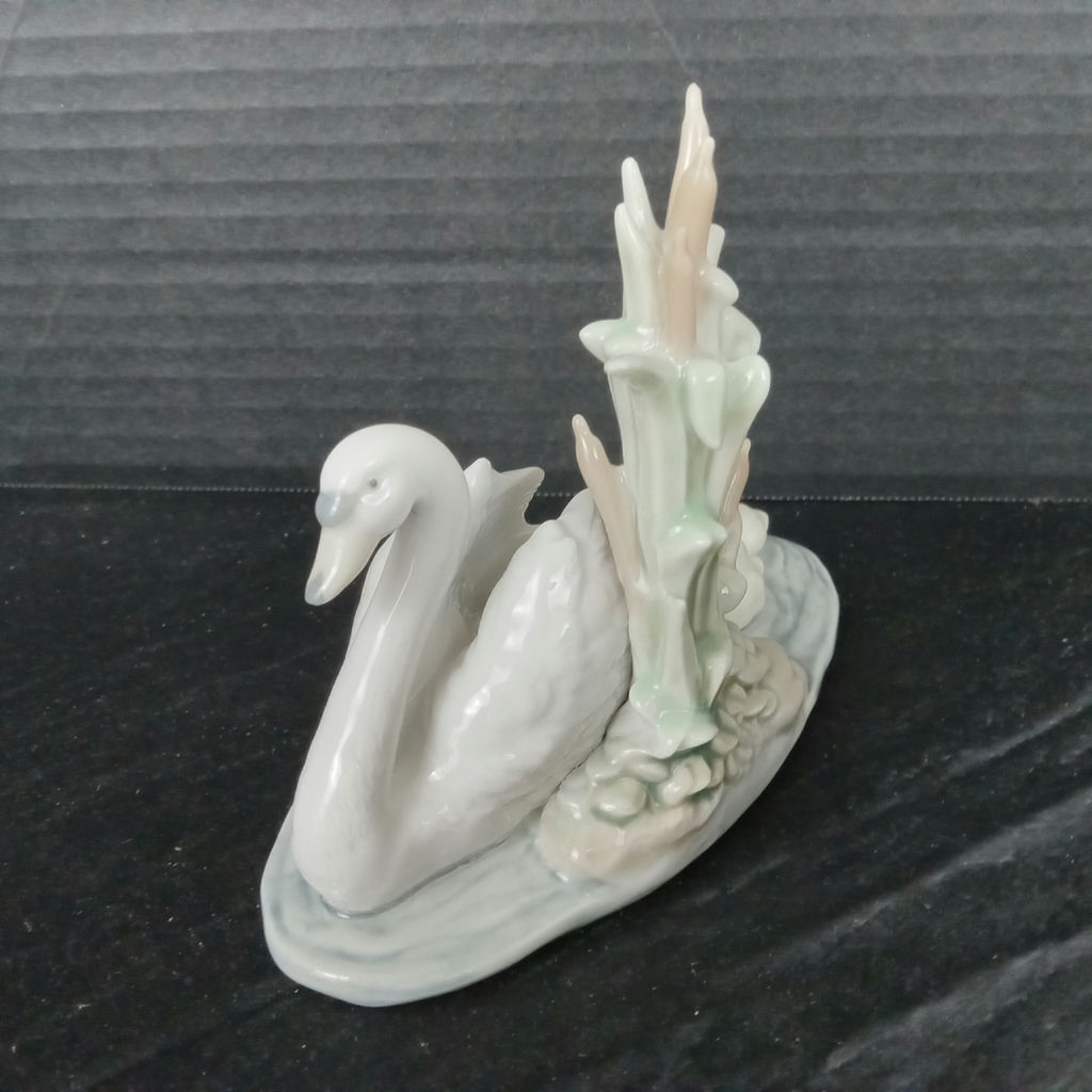 Lladro Ducks & Swans Figurines - image 4 of 10
