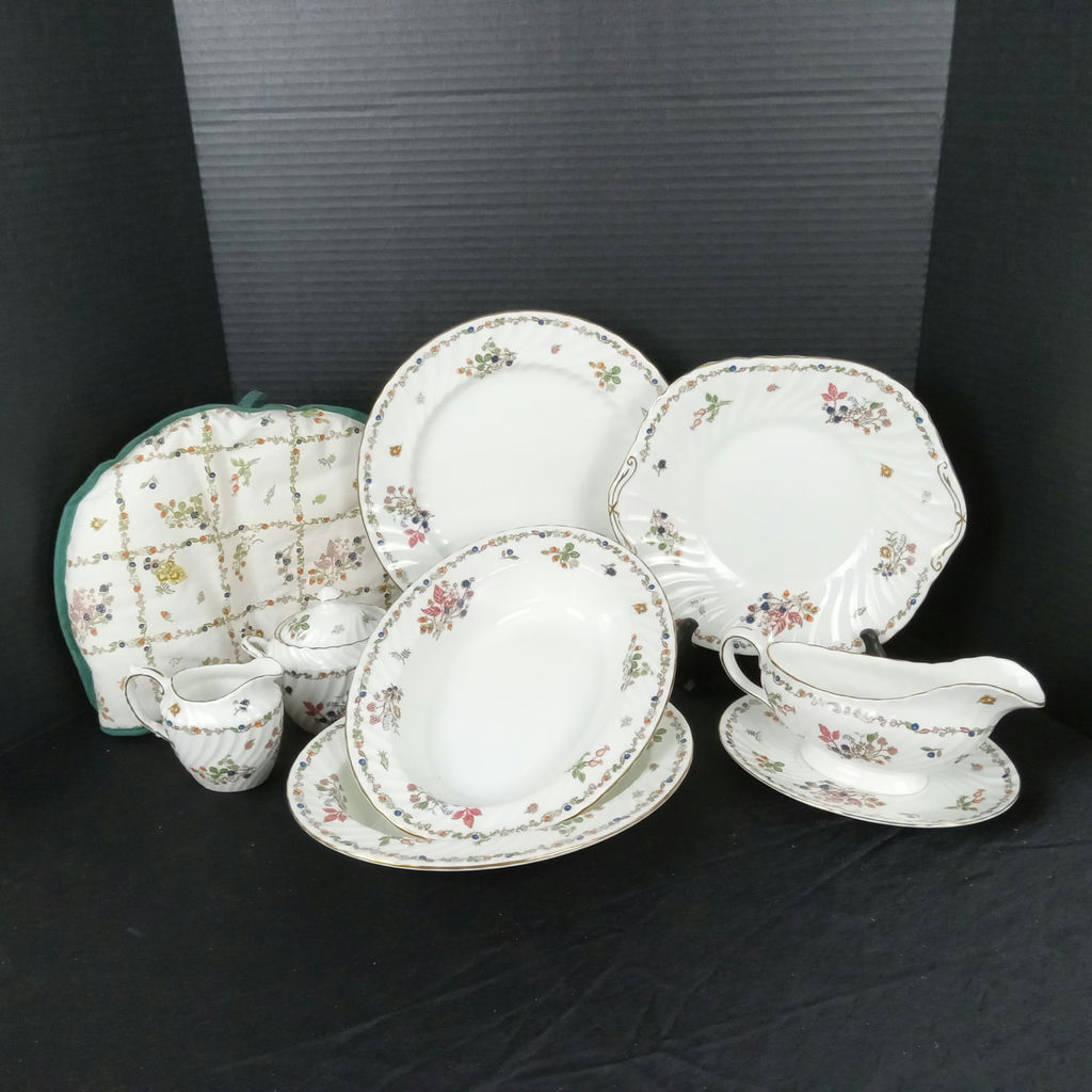 Aynsley China Somerset Blackberry Hostess Pieces - image 1 of 12
