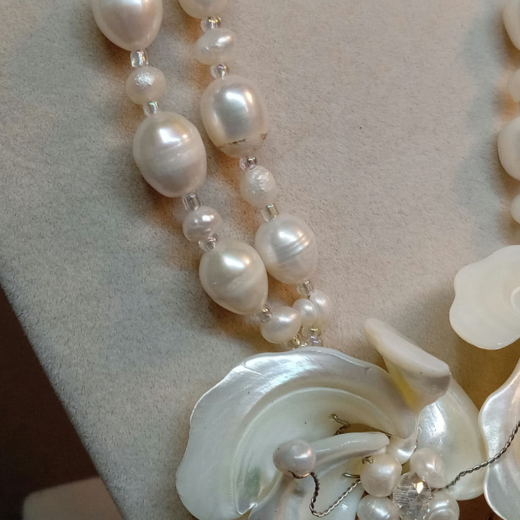 Hand Beaded Floral Jewelry - Pearls & Shells - image 12 of 16