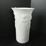 Kaiser Porzellan Bisque Vases - thumbnail 2 of 12