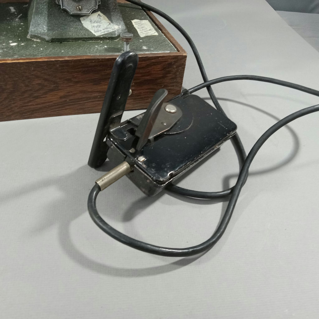 Vintage White Rotary Sewing Machine - image 7 of 16