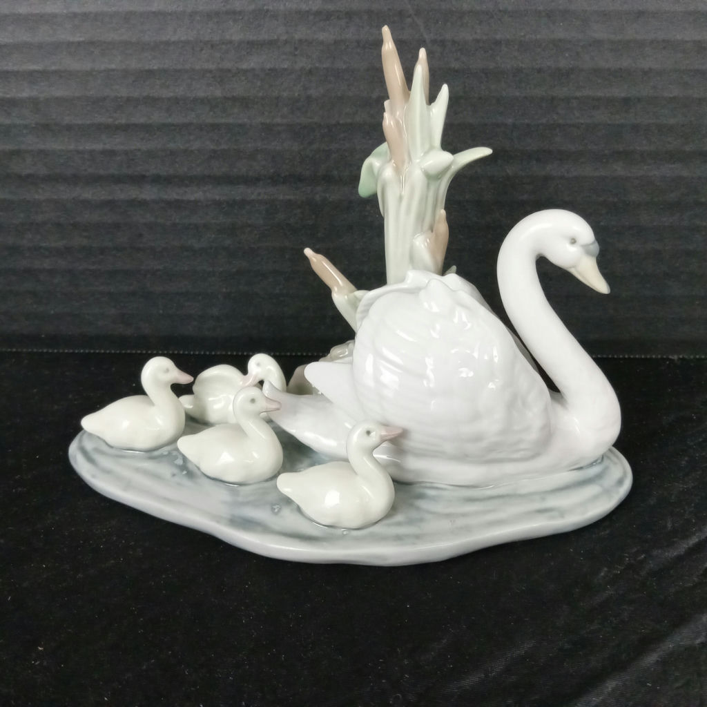 Lladro Ducks & Swans Figurines - image 2 of 10