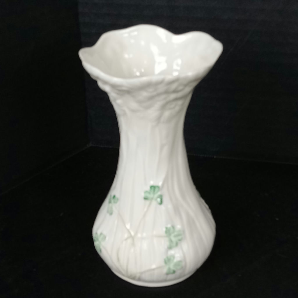Belleek & Aynsley Shamrocks - image 7 of 14