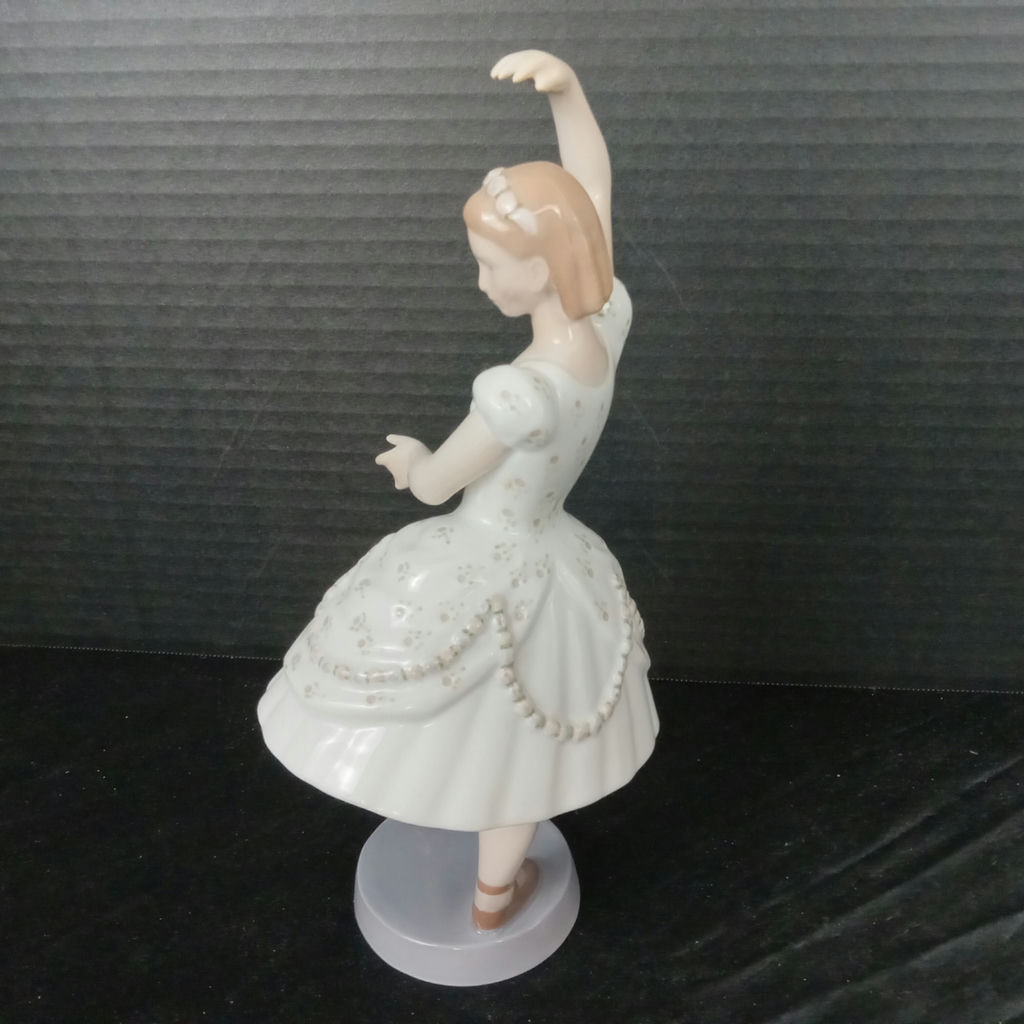 Vintage B & G Figurines - image 8 of 9