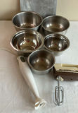 Bakeware, cookware and kitchen utensils collection - thumbnail 9 of 15