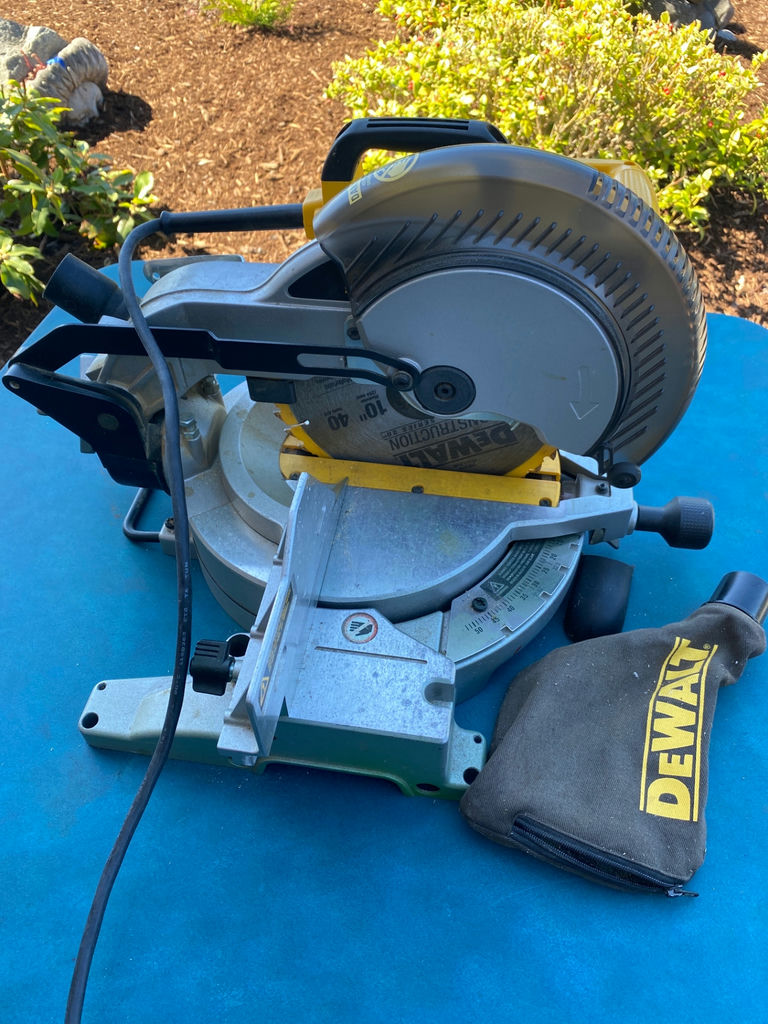 DeWalt Compound Miter Saw - image 4 of 6