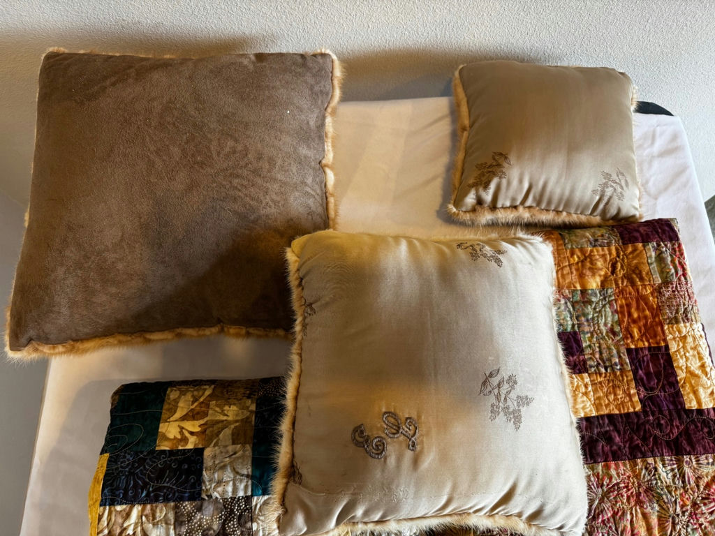 Artisan Quilts and Throw Pillows  - image 8 of 9