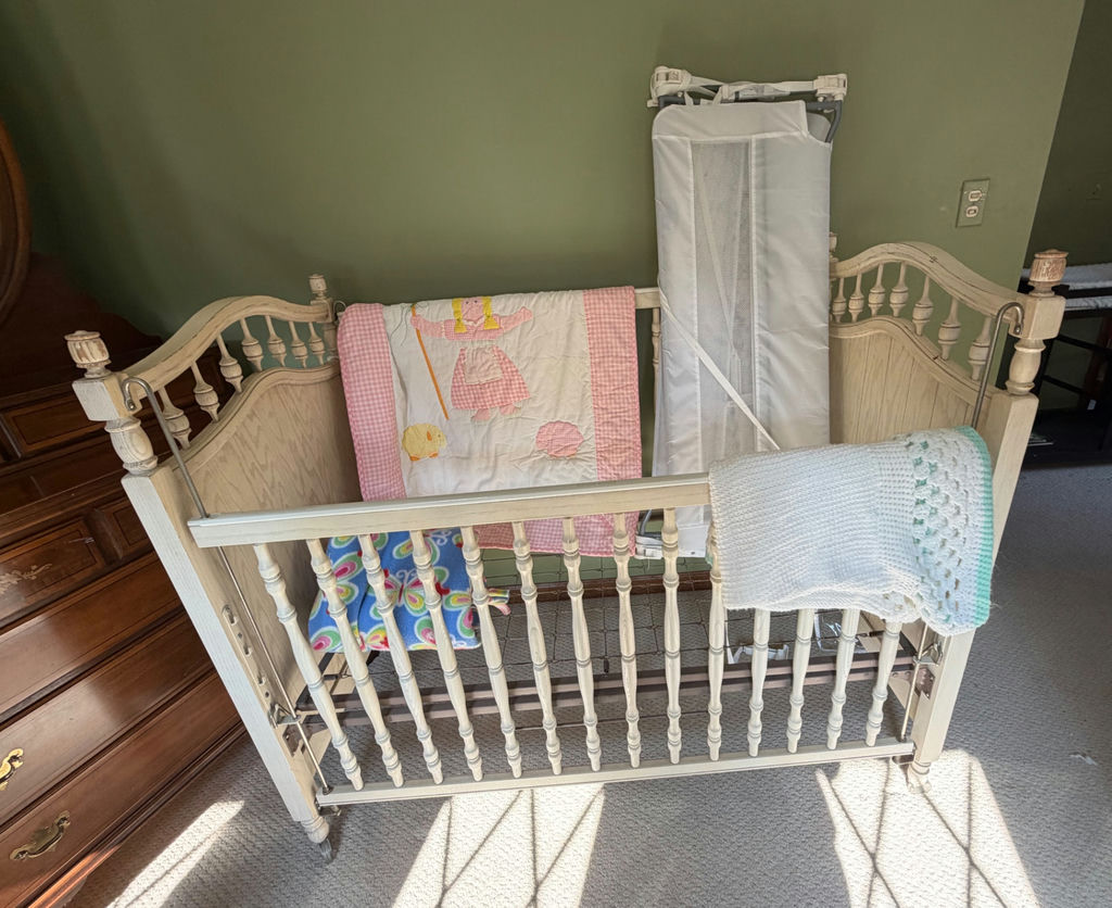 Baby Crib, Guard Rails, Blankets - image 1 of 3