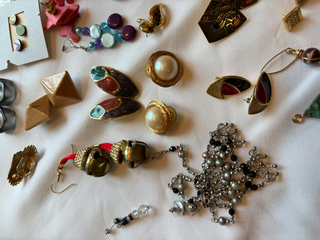 Lots of Earrings! - image 2 of 5