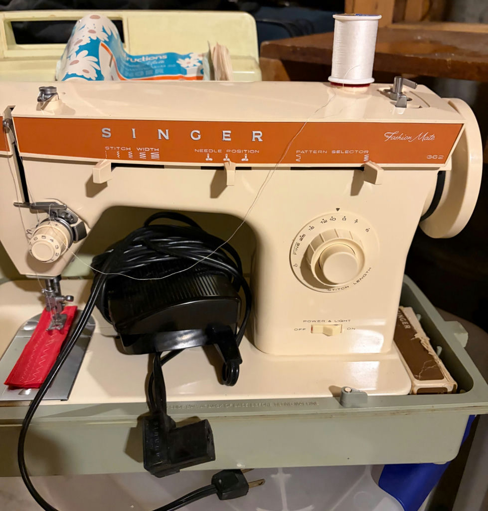 Vintage Singer Sewing Machine and Sewing Lot - image 2 of 4
