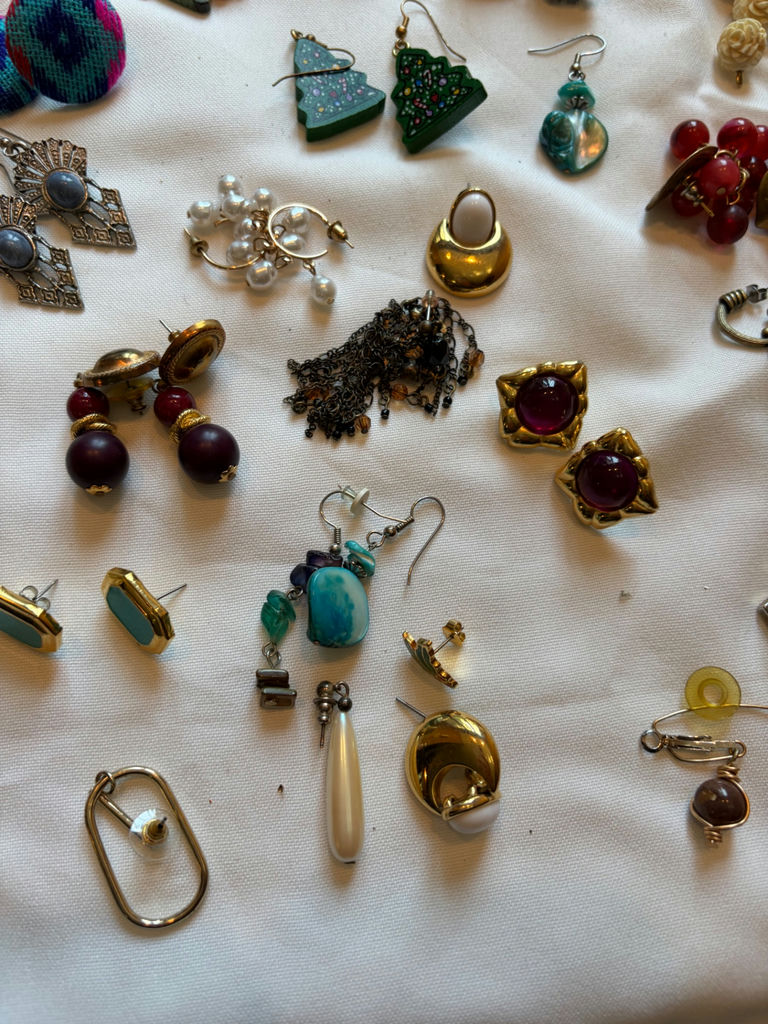 Lots of Earrings! - image 3 of 5