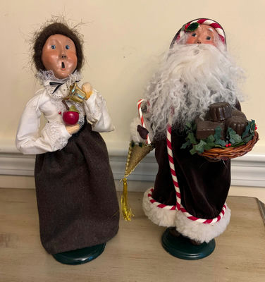 2 Byer’s Choice Carolers - Image 1 of 3