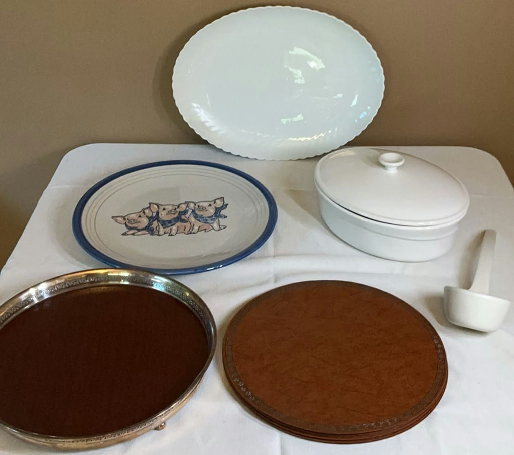 Assorted dinnerware and kitchen accessories - image 1 of 8