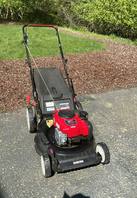 Briggs & Stratton Lawnmower - Image 1 of 4