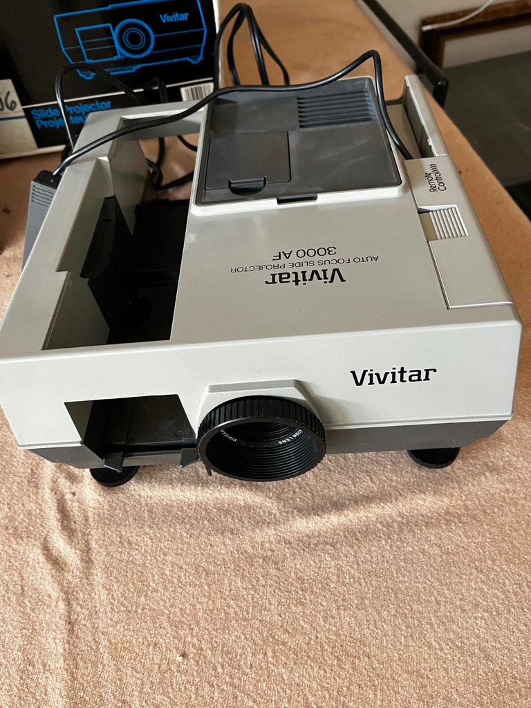 Vivitar 3000 AF Slide Projector with Rotary Slide Tray Accessories - image 3 of 3