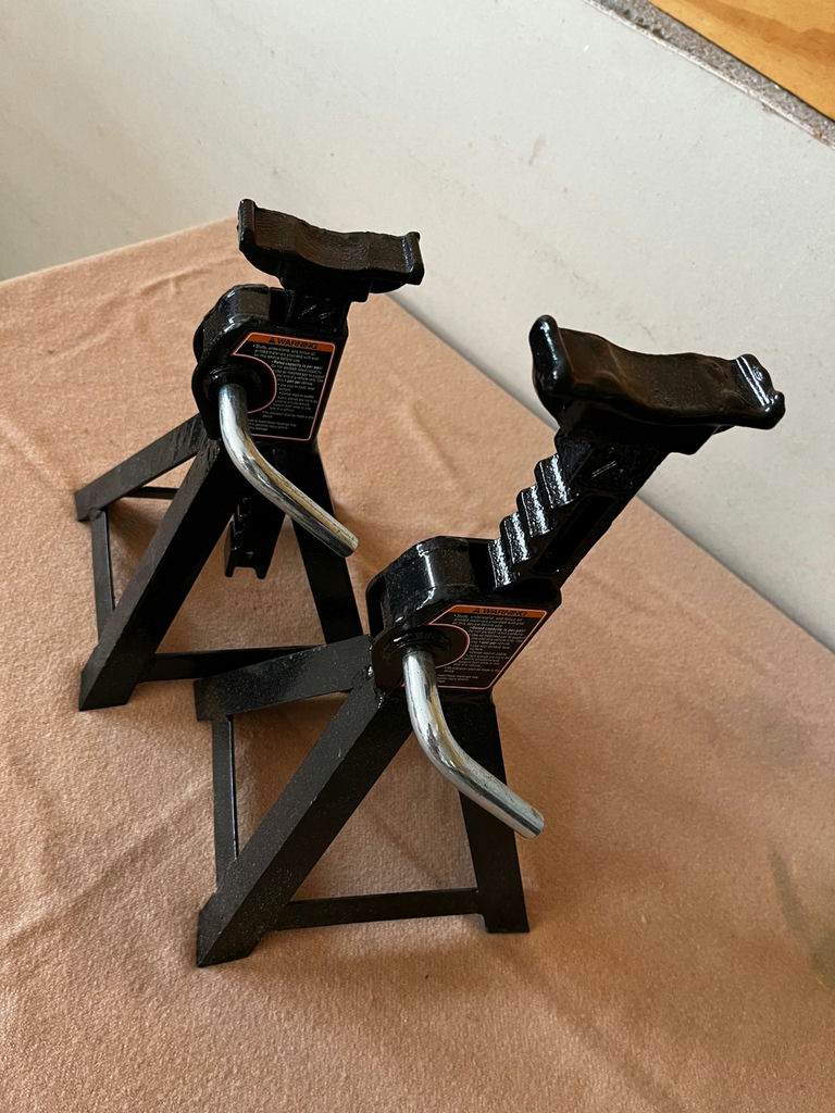 Pair of jack stands - image 2 of 3