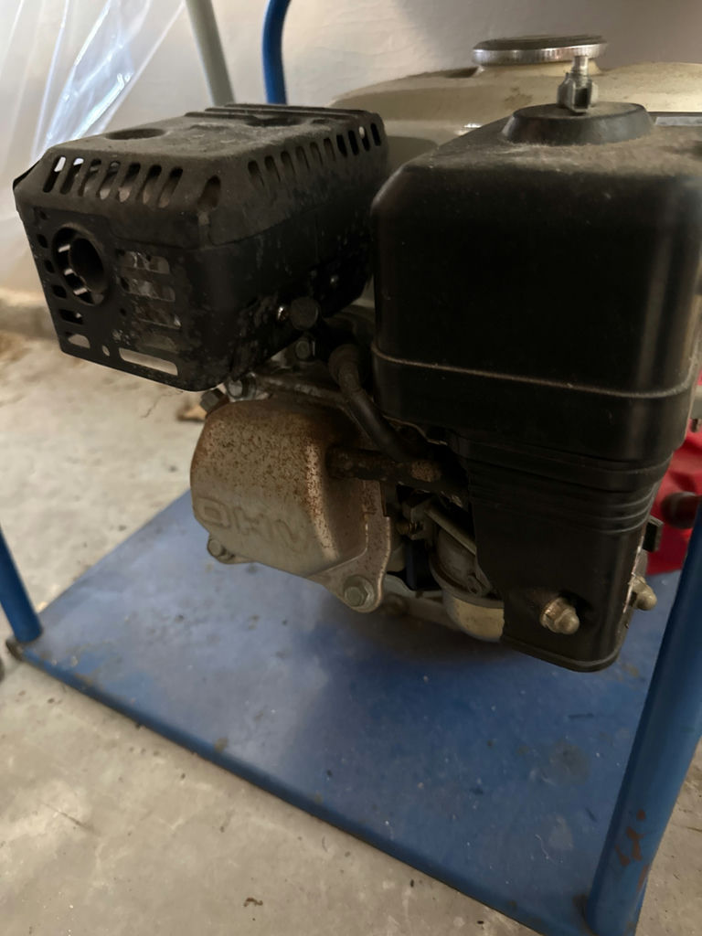 Honda GX160 5.5 HP gasoline engine - image 3 of 3