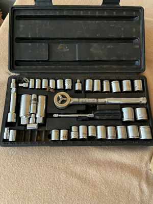 Socket wrench set and assorted hand tools - Image 1 of 2