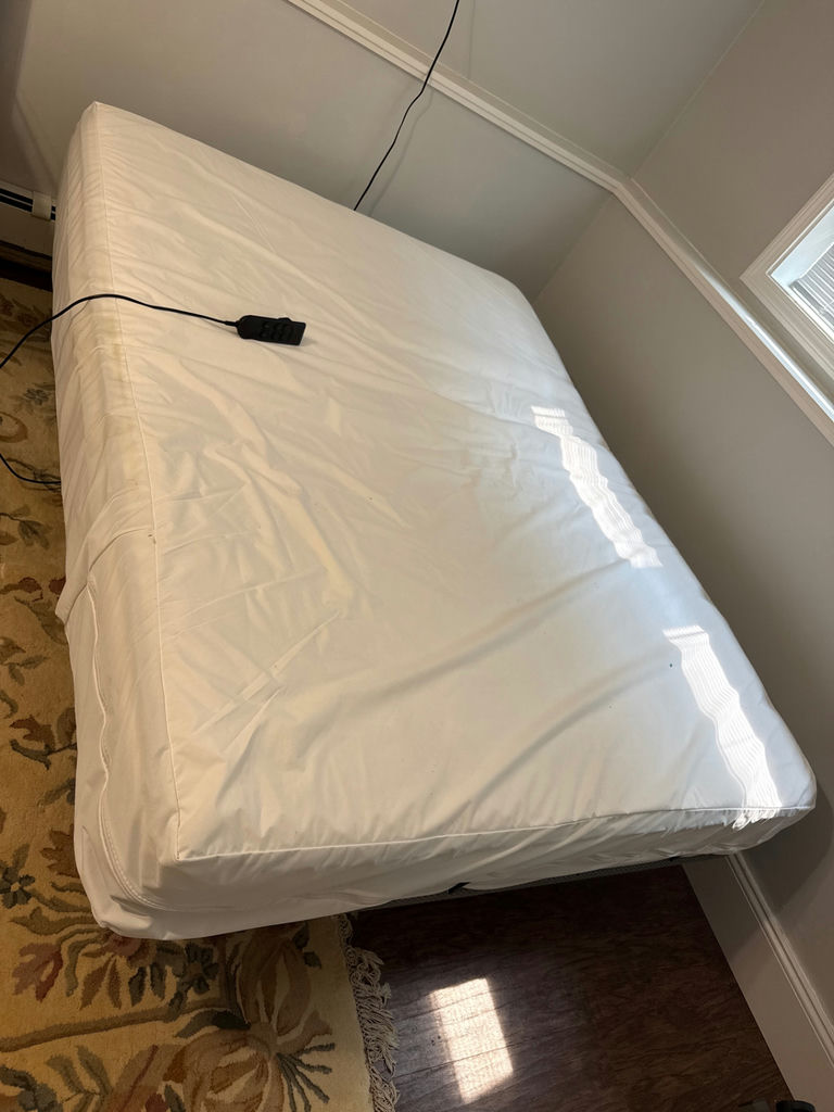 Bed with remote control - image 1 of 4