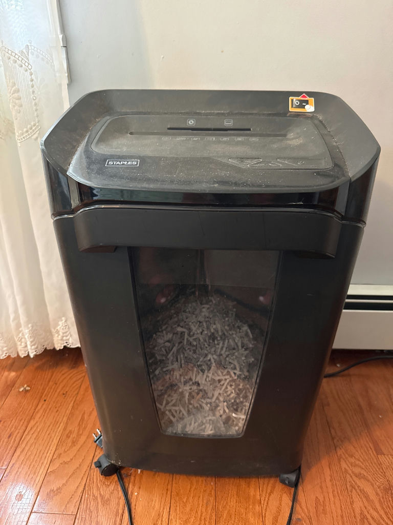 Staples Paper Shredder - image 1 of 2